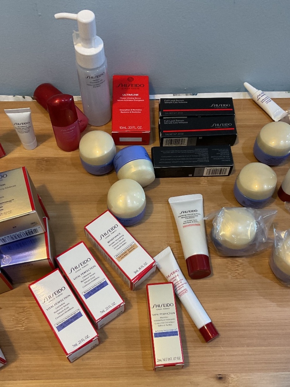 Shiseido deluxe size samples ~all brand new with baxes and/or seals in tacked - Picture 2 of 3
